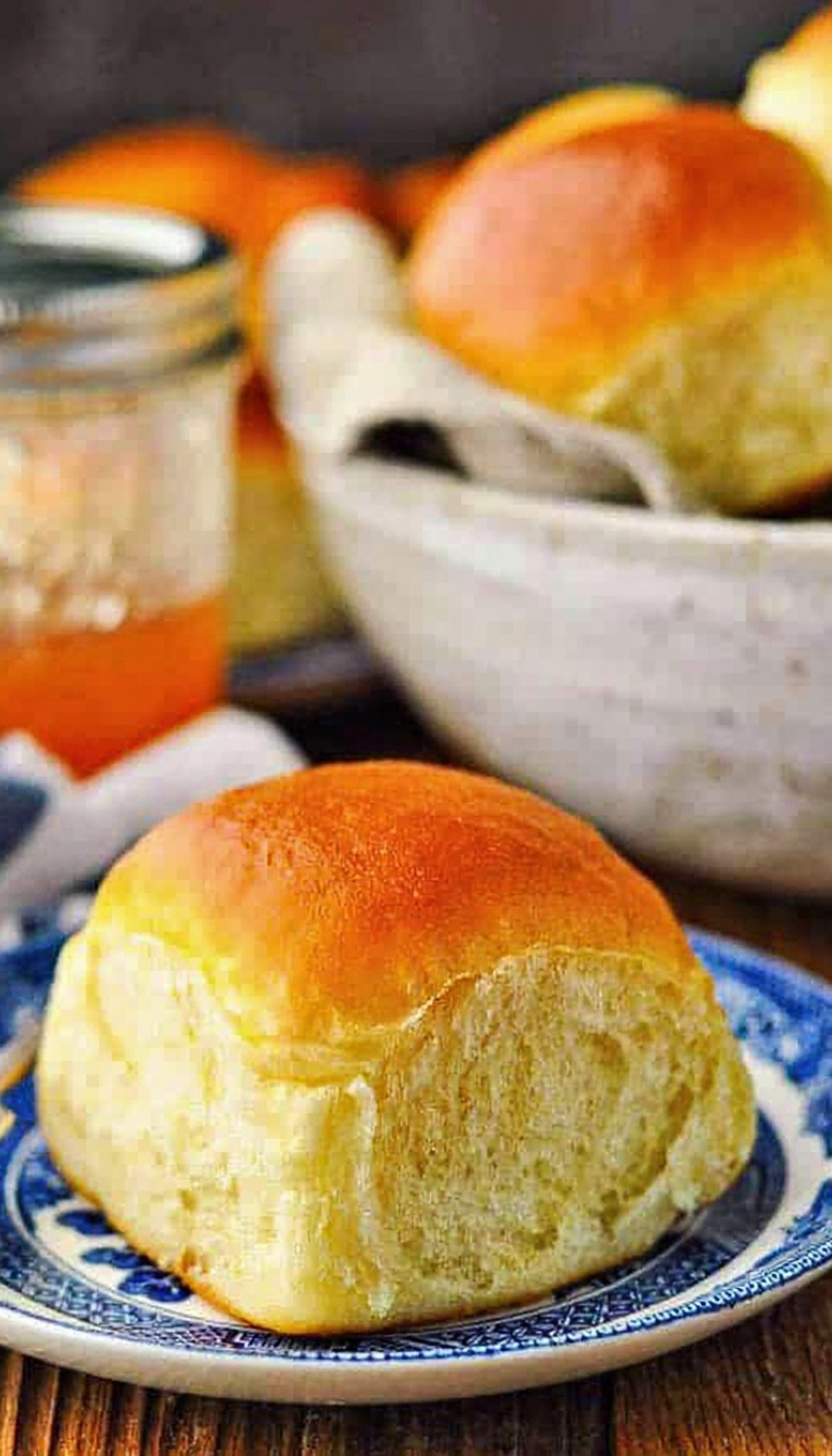 Easy Homemade Dinner Rolls